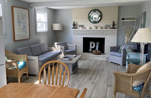 Newburyport Cottage | Cozy cottage 250 steps from the beach.