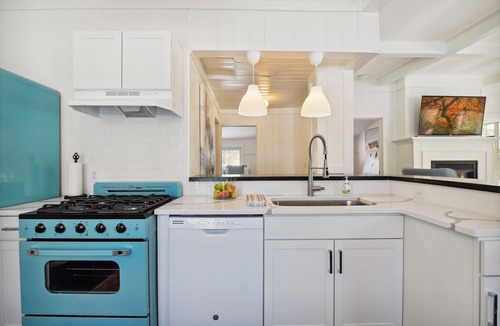 Tonka Bay House | Cozy Cottage 4 mins to Excelsior