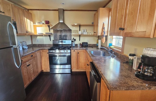 Jamaica Cottage | Cozy Cottage at Cold Moon Farm!