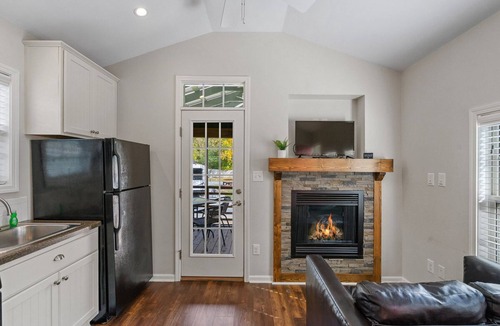 Queensbury Cottage | Cozy Cottage at Lake George Campsites!