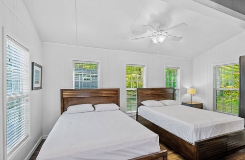 Queensbury Cottage | Cozy Cottage at Lake George Campsites!