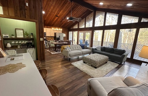Mead Cottage | Cozy Cottage at Serenity Woods for up to 18 guests. Only 5 mins from the lake!
