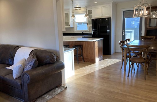 New London House | Cozy Cottage - Beach - Lighthouse Views - Dedicated Office