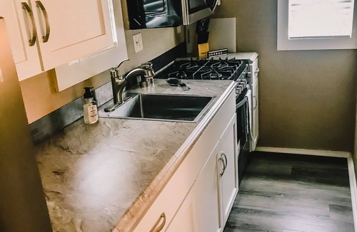 Bay City Cottage | COZY COTTAGE - BREAKFAST (continental) KAYAKS, BIKES COMPLIMENTARY