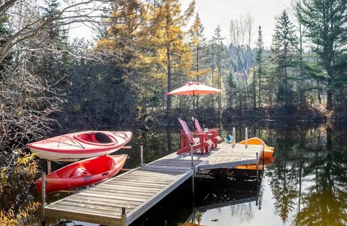 Pine Hill Ski Chalet | Cozy cottage by the water