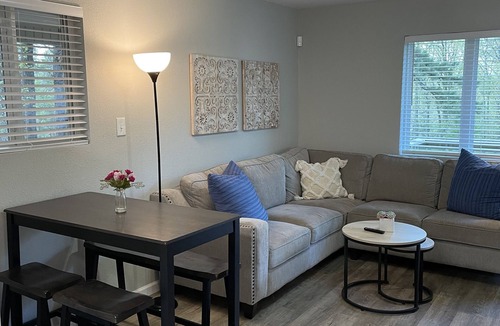 Fairfield Bay House | Cozy Cottage by Marina & Trails. Quiet and Serene!