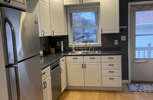 Paddock Lake House | Cozy Cottage by the Lake! Kayaks! BIG Deck w/Great Lake Views! Golf Cart Rental