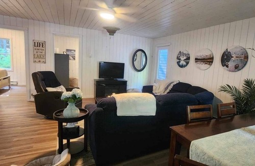 Cambridge-Narrows Cottage | Cozy Cottage One row off the lake with lake access.