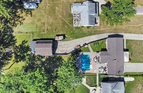 Troy House | Cozy Cottage Castle + pool