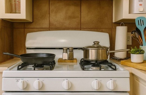Sherman House | Cozy Cottage, Centrally Located, WorkerFriendly
