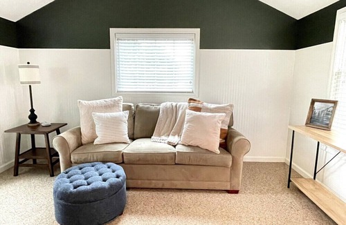 Penfield House | Cozy Cottage Convenience