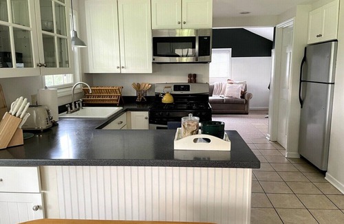 Penfield House | Cozy Cottage Convenience