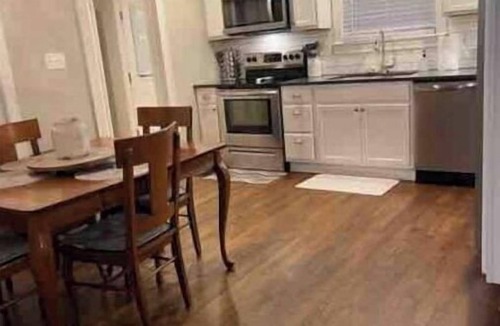 Cleveland House | Cozy Cottage Downtown Cleveland