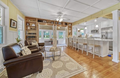 Saugatuck Cottage | Cozy Cottage for 8, Fire Pit + Short Walk to Town