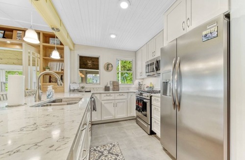 Saugatuck Cottage | Cozy Cottage for 8, Fire Pit + Short Walk to Town