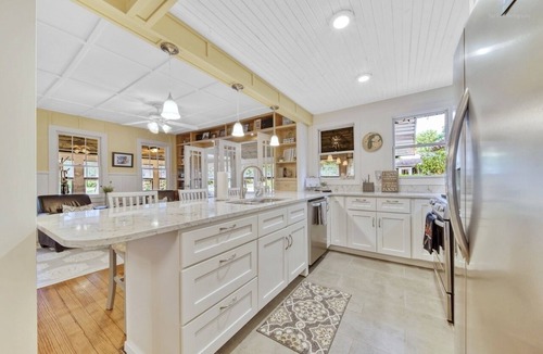 Saugatuck Cottage | Cozy Cottage for 8, Fire Pit + Short Walk to Town