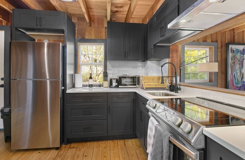 Woodfin Cabin | Cozy Cottage for Two - Asheville, NC