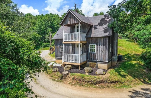 Woodfin Cabin | Cozy Cottage for Two - Asheville, NC