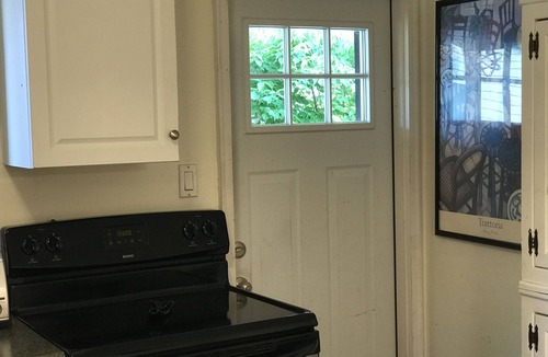 Croton-on-Hudson Cottage | Cozy Cottage Get Away