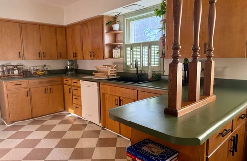 Hastings Cottage | Cozy Cottage Great Location + Espresso Bar