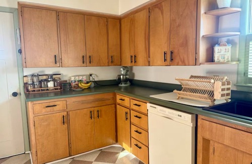 Hastings Cottage | Cozy Cottage Great Location + Espresso Bar