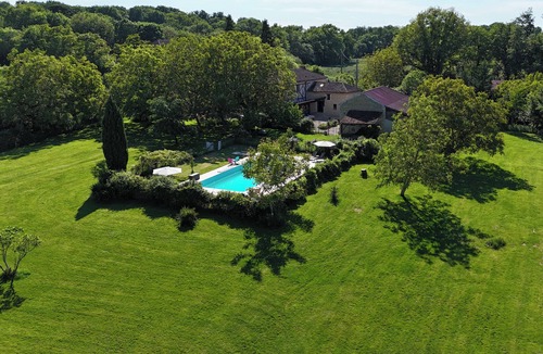 Gondrin House | Cozy cottage in a green and peaceful setting.