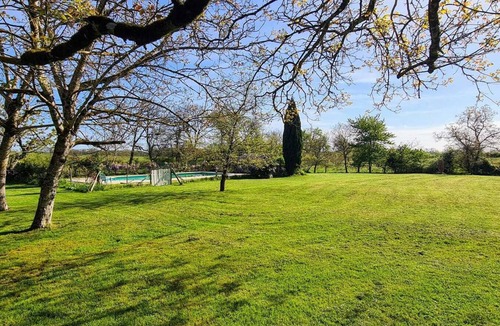 Gondrin House | Cozy cottage in a green and peaceful setting.