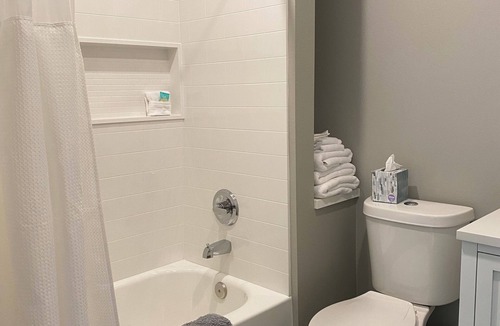 Mount Vernon Cottage | Cozy cottage in charming downtown Mount Vernon.