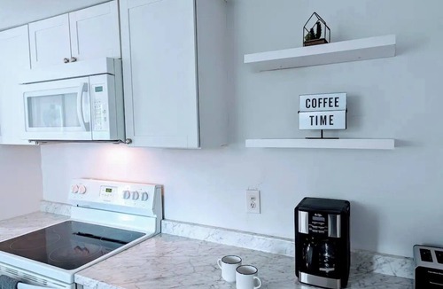 Schenectady House | Cozy Cottage in Colonie