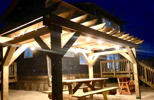 Gimli Cottage | Cozy Cottage in Gimli Mb with a Private Beach