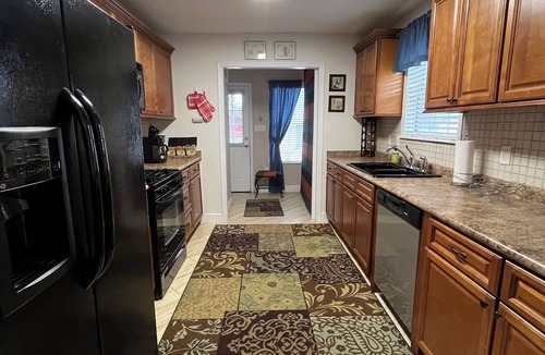 Mount Dora House | Cozy Cottage in Historic Mount Dora. 3 bedrooms & 2 bathrooms.