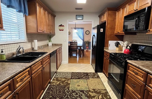 Mount Dora House | Cozy Cottage in Historic Mount Dora. 3 bedrooms & 2 bathrooms.