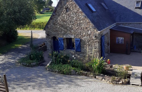 Lannion House | Cozy cottage in large wooded garden