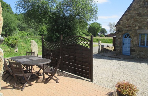 Lannion House | Cozy cottage in large wooded garden