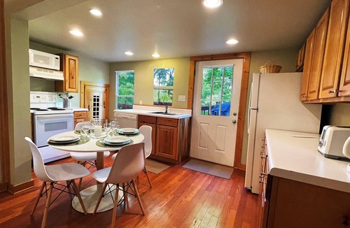 Asheville Cottage | Cozy cottage in mountains 2.2 miles from downtown.