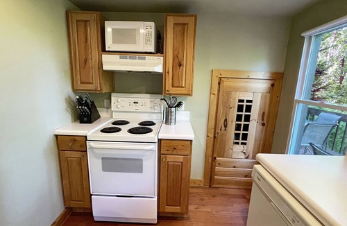 Asheville Cottage | Cozy cottage in mountains 2.2 miles from downtown.
