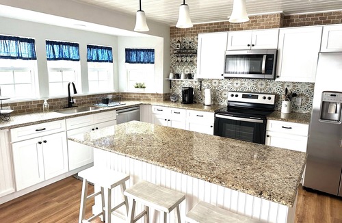 Jacksonville Cottage | Cozy cottage in peaceful, rural setting, 15min away from public beach on lake