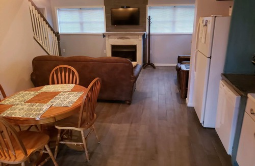 Pulaski House | Cozy cottage in Sandy Pond