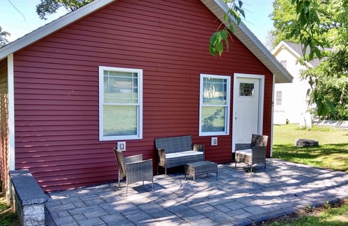 Pulaski House | Cozy Cottage in Sandy Pond 2