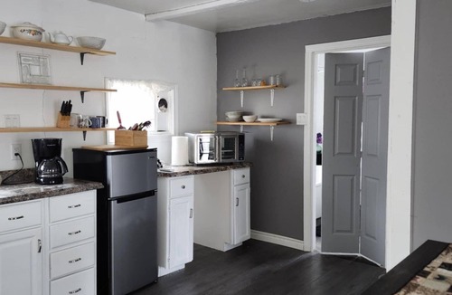 Maitland Cottage | COZY COTTAGE IN SELMAnOpens for 2025 season in April
