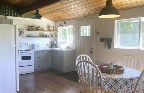 Beaconia Cabin | Cozy Cottage in Sweet Lakeshore Heights