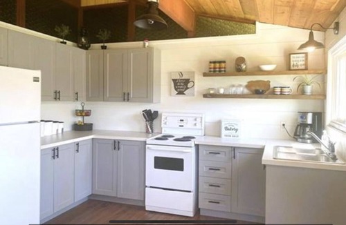 Beaconia Cabin | Cozy Cottage in Sweet Lakeshore Heights
