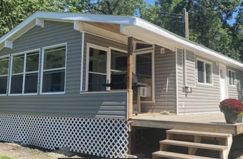 Beaconia Cabin | Cozy Cottage in Sweet Lakeshore Heights