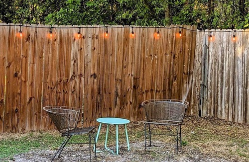 Taylor House | Cozy Cottage in Taylor TX