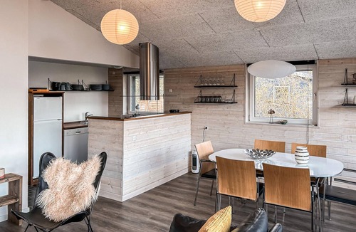 Diernæs Strandby House | Cozy cottage in the 2nd row at the beautiful Diernæs Strand.
