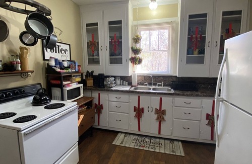 Belden Cottage | Cozy Cottage in the country, Pet Friendly. 2.8 mil from Tupelo Furniture Market