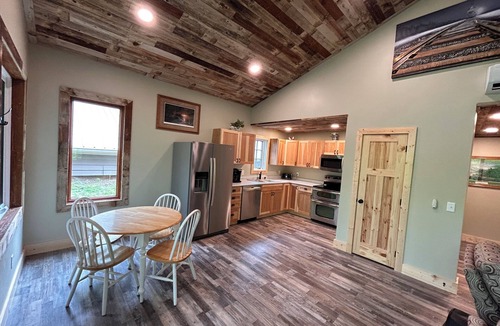 Berwick Apartment | Cozy cottage in the woods