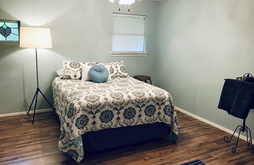 Canton Cottage | Cozy Cottage in the Woods
