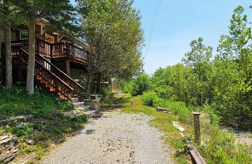 Eureka Springs Cottage | Cozy cottage in a quaint Eureka Springs