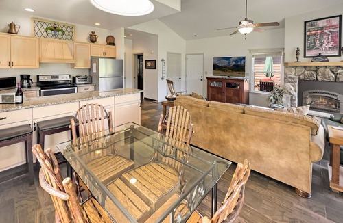 Camdenton Cottage | Cozy Cottage Inside the Premier Old Kinderhook Golf Resort
